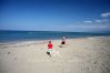 Веселье на пляже в Лачи, Полис, Кипр.