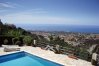 Незабываемые виды на побережье Корал Бэй из гостиной роскошной виллы в Камарес Вилледж в Тале - качественная вторичная недвижимость на Кипре
