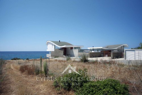Современные виллы на побережье Средиземного моря в Неа Диммата, Кипр