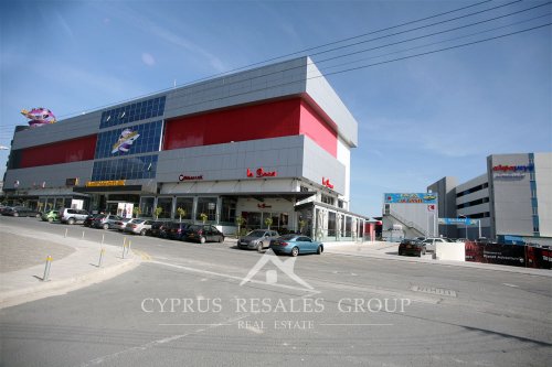 Развекательный центр Планета Приключений и современный супермаркет Альфа Мега в Пафосе