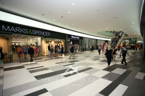 Возможность прекрасного шопинга в торговом центре Пафоса, Кингз Авеню Молл, -  Marks & Spencer, Beauty Line и многие другие магазины под одной крышей.