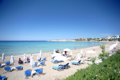 Песчаный пляж, Корал Бэй, Кипр.