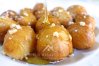 Лукумадес известные как греческие пончики.