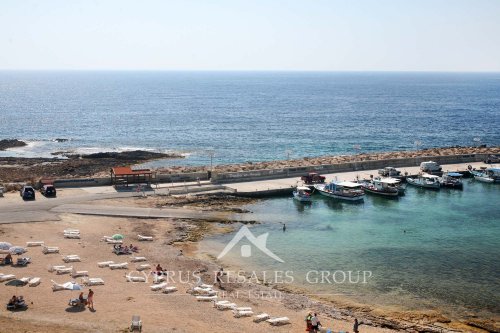 Гавань с пляжем на берегу Ст Джордж в Пейе, Кипр