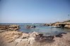Небольшая рыбацкая гавань возле Лептос Эстейтс Аполло Бич Виллаз в Хлораке, Кипр