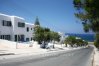 Симпатичные выбеленные домики Икарии Вилледж в Хлораке, Кипр